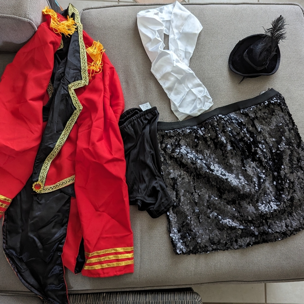 Circus ringmaster Halloween costume medium